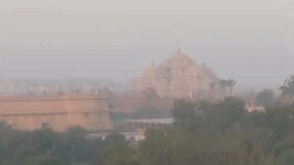 Delhi Air Pollution continues to remain in very poor category AQI  recorded at 354 in Akshardham