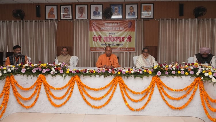 मुरादाबाद में योगी : 'अगले साल होगा पंयायत चुनाव... एक भी वोट गलत न बने, एसआईआर में लापरवाही बर्दाश्त नहीं'