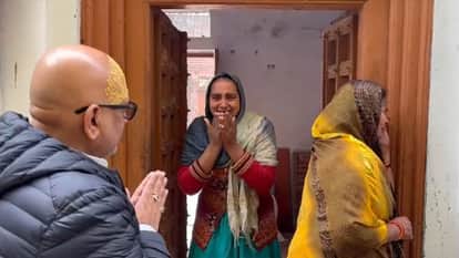Congress leader Ajay Rai met family members of advocate Raja Anand Jyoti Singh in varanasi