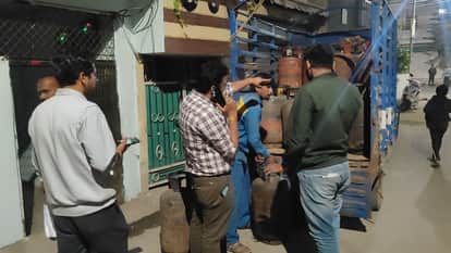 Indore News administration raids illegal gas cylinder storage seizing 156 cylinders after Goa fire incident sa