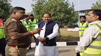 When stopped at the toll plaza the BJP MLA called the police manager apologized in bareilly