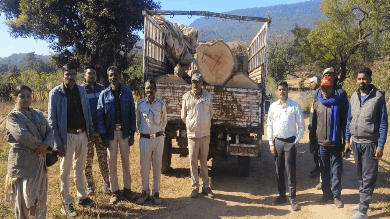 एसडीएम पेंड्रारोड विक्रांत अंचल ने ग्राम केंवची का औचक निरीक्षण