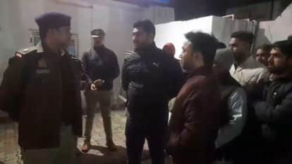 Clash Between Two Groups at Mecca Diggi in Meerut; SHO and Chowki In-charge Sent to Lines for Being Drunk on D