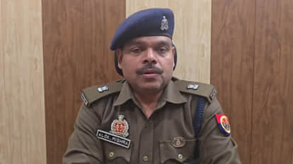 Auraiya: Accused of robbing an elderly woman of over 50 lakh rupees after holding her hostage