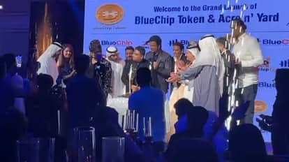 सोनू सूद के साथ मौजूद ठग