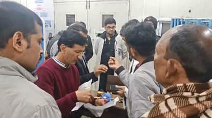 Kanpur Hallet Hospital Broker caught red-handed during principal's rounds blood samples found in his bag