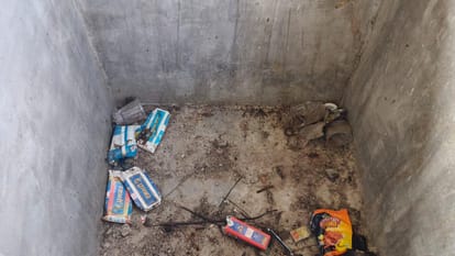 Jhansi: Garbage disposal centers in Mauranipur block are becoming garbage