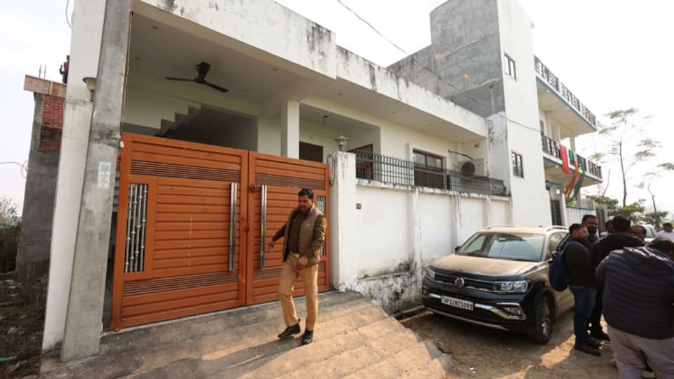 Girlfriend kills engineer in consensual relationship in lucknow FIR also filed against two minor daughters