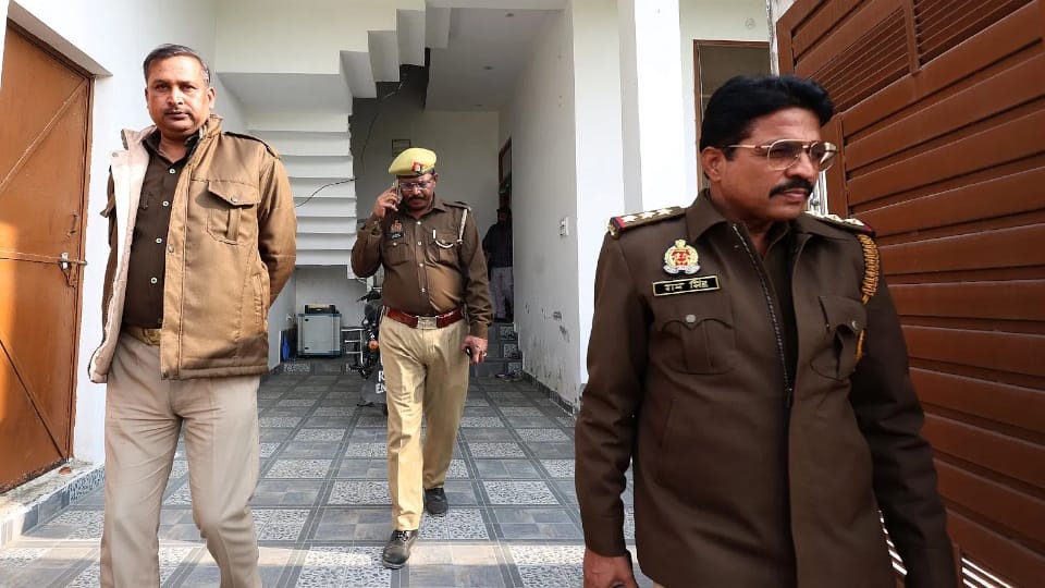 Girlfriend kills engineer in consensual relationship in lucknow FIR also filed against two minor daughters