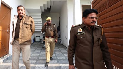 UP: 'वो बेटियों संग...', लिव इन पार्टनर ने इसलिए किया इंजीनियर लवर का कत्ल; महिला ने बताई चौंकाने वाली कहानी Girlfriend kills engineer In lucknow Troubled by molestation mother and daughters committed murder an engineer