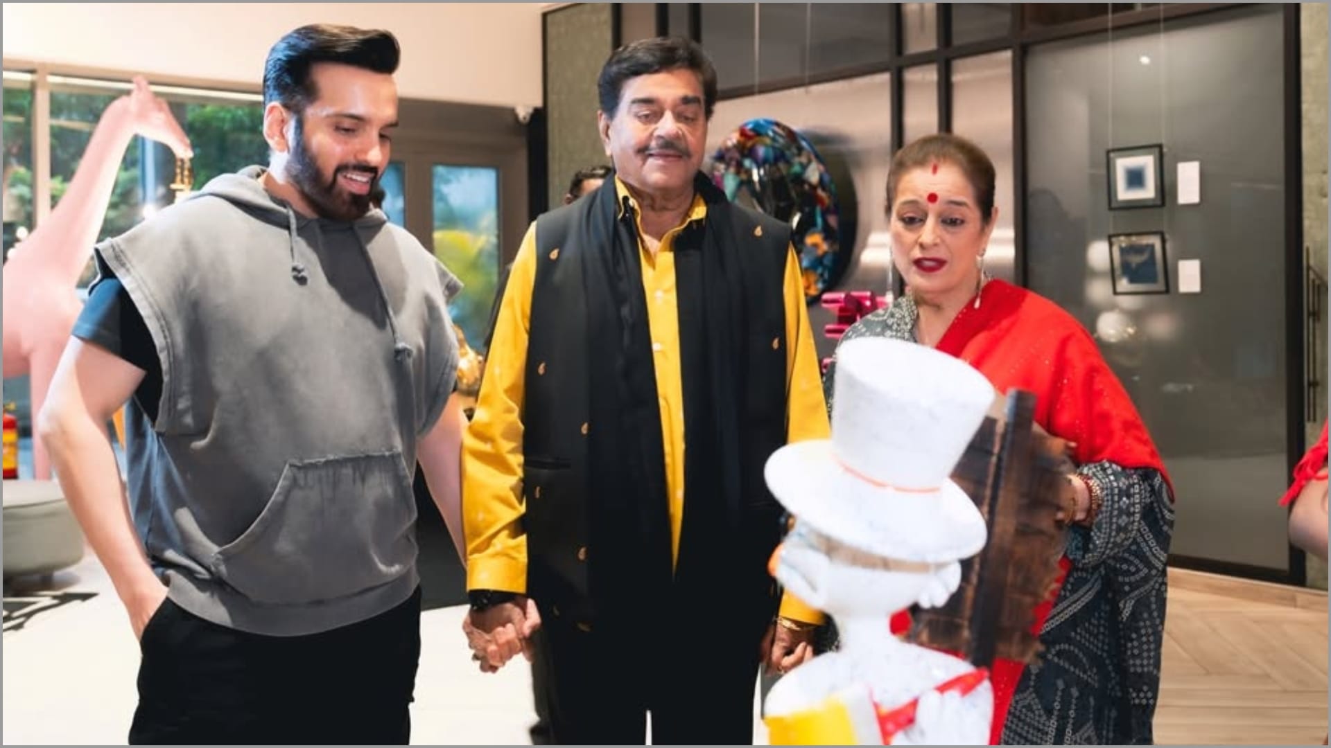 Luv Sinha Pens A Heartfelt Note For Father Shatrughan Sinha On His Birthday Shares A Family Photo