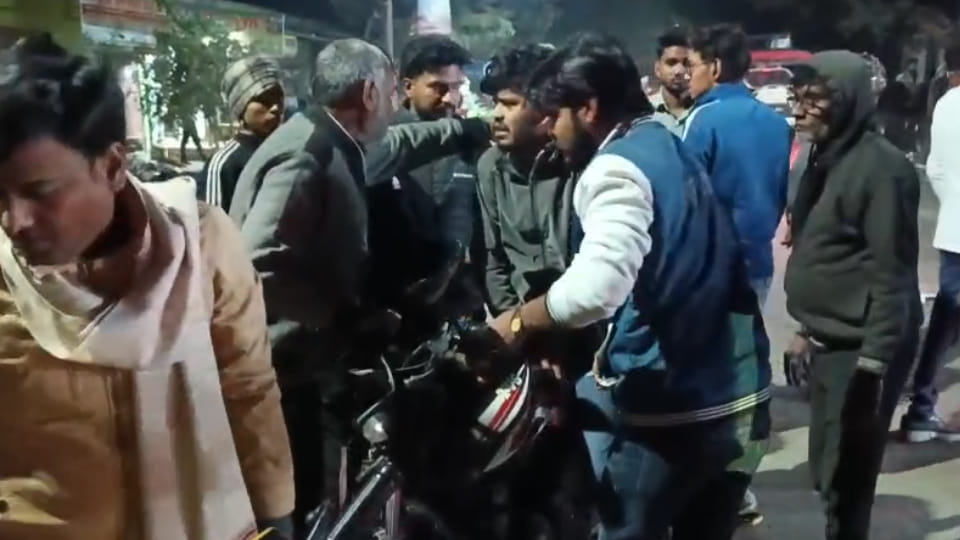 Auraiya Accident: Speeding car injures three, mob breaks car windows