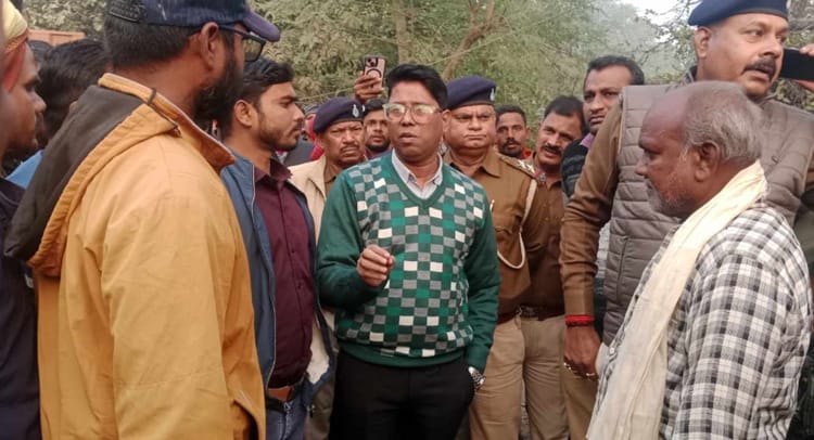 Bihar News: ट्रैक्टर हादसे में 8 वर्षीय बच्ची की दर्दनाक मौत, गुस्साए लोगों ने लगाया जाम