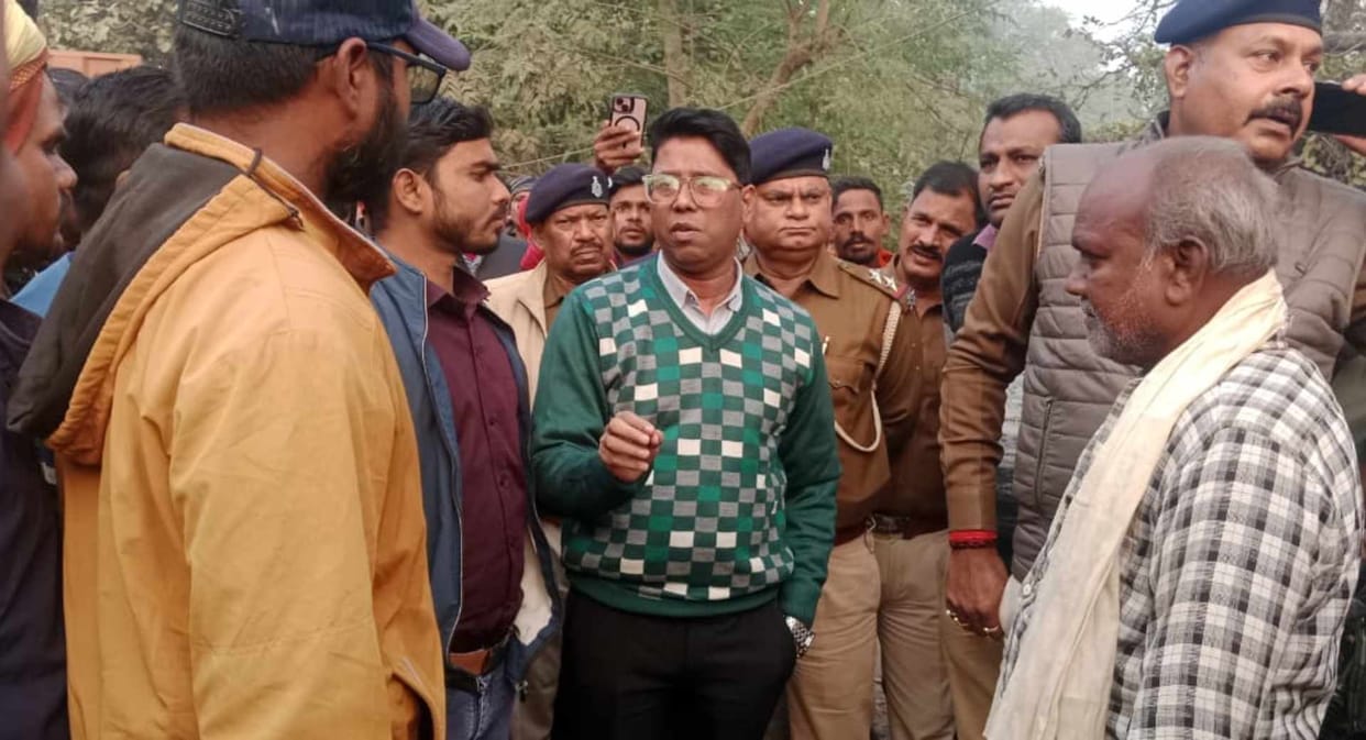 Buxar Tragic Road Accident: 8-Year-Old Radha Kumari Dies, Locals Block Bhojpur-Simri Road
