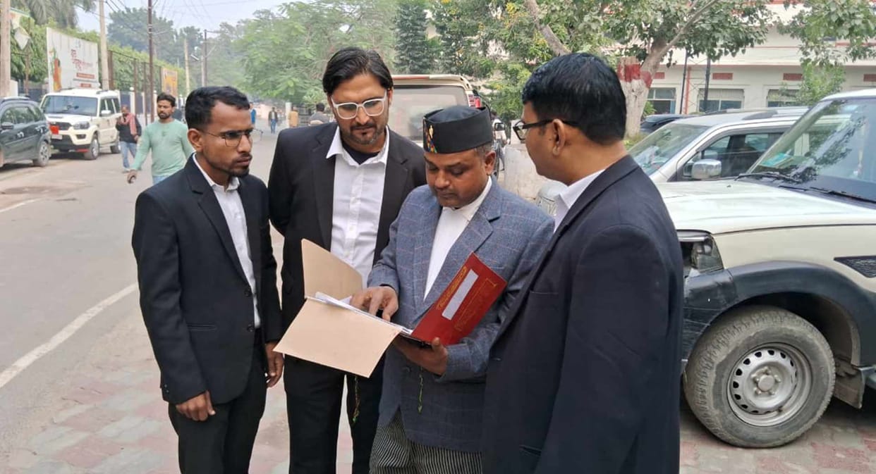 patna professor sanjeev dhari sinha stuck in libya expired visa human rights commission indian embassy neglige