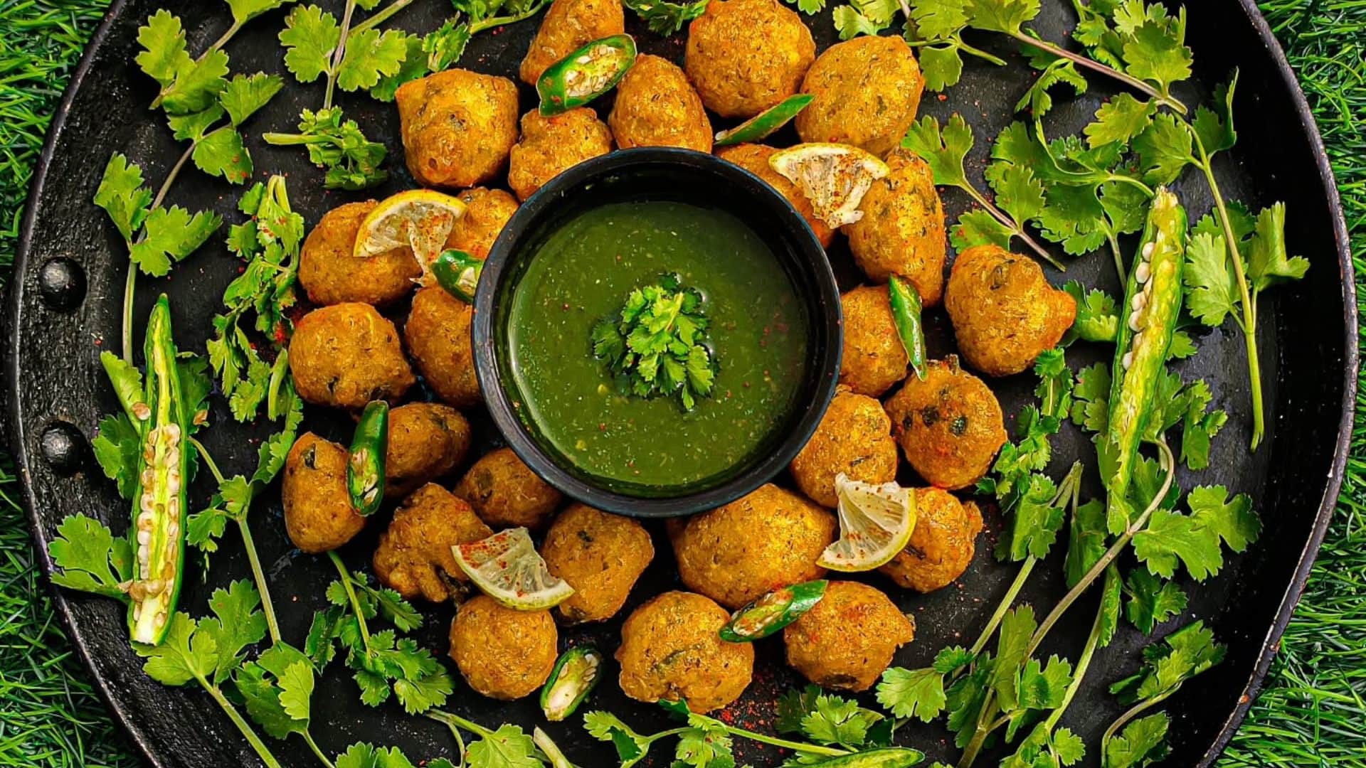 Moong Dal Pakode Recipe in Hindi Try Instant Moong Dal Ke Pakode At Home