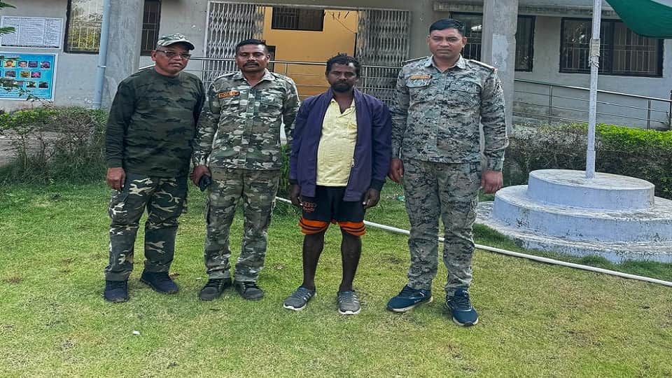 पुलिस की गिरफ्त में आरोपी