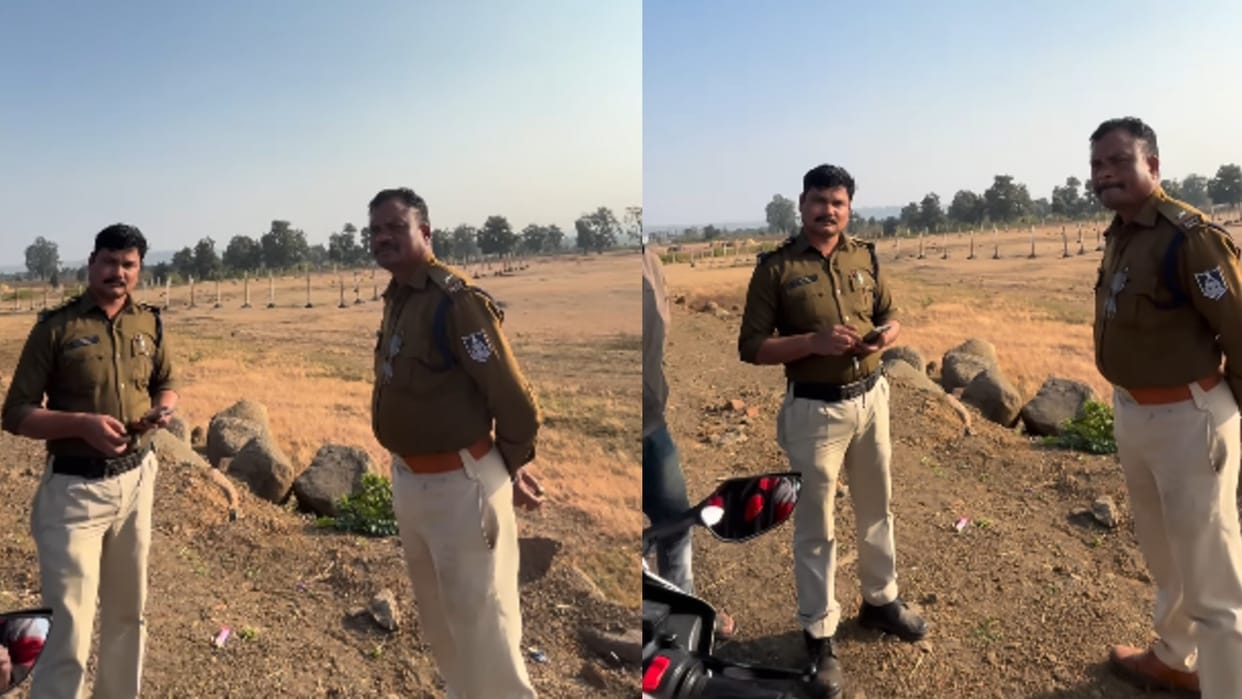 Policeman Shows Big Heart And Give Biker 200rs On Asking For Help Video Goes Viral