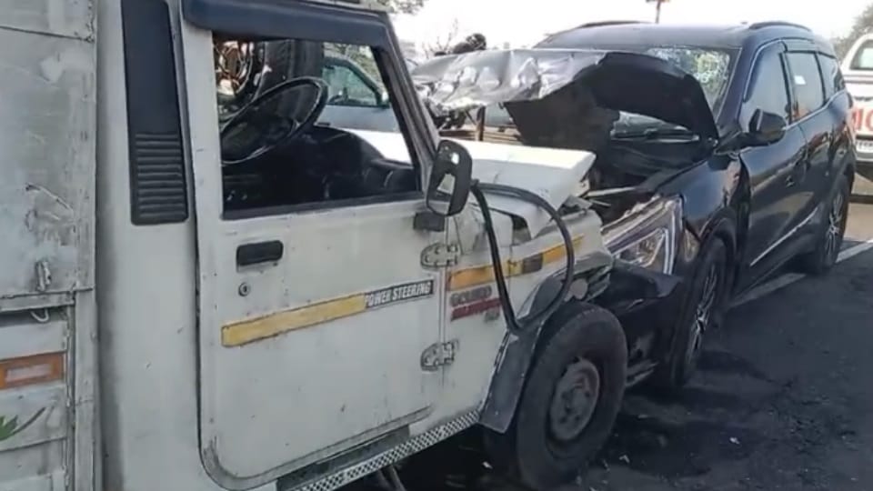 Accident in Jagraon SUV and pickup collide head on