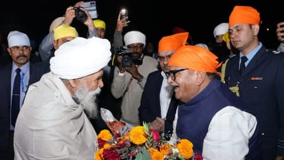 Punjab Governor Gulab Chand Kataria bowed down at Gurdwara Darbar Sri Guru Granth Sahib Bulandpuri Sahib.