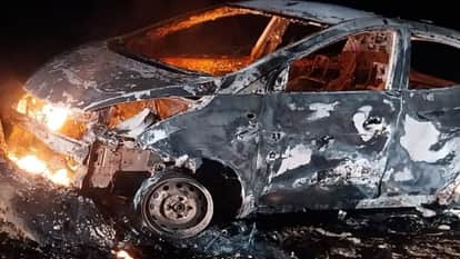 Ajmer News: Speeding Car Turns Into Fireball After Hitting Tree in Kishangarh, Driver Jumps Out to Save Life