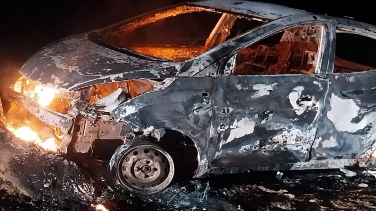 Ajmer News: Speeding Car Turns Into Fireball After Hitting Tree In  Kishangarh, Driver Jumps Out To Save Life - Ajmer News - Ajmer News:किशनगढ़  में हुआ हादसा, पेड़ से टकराकर आग का