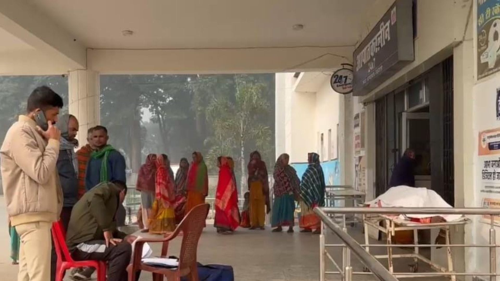 स्ट्रेचर पर शव
