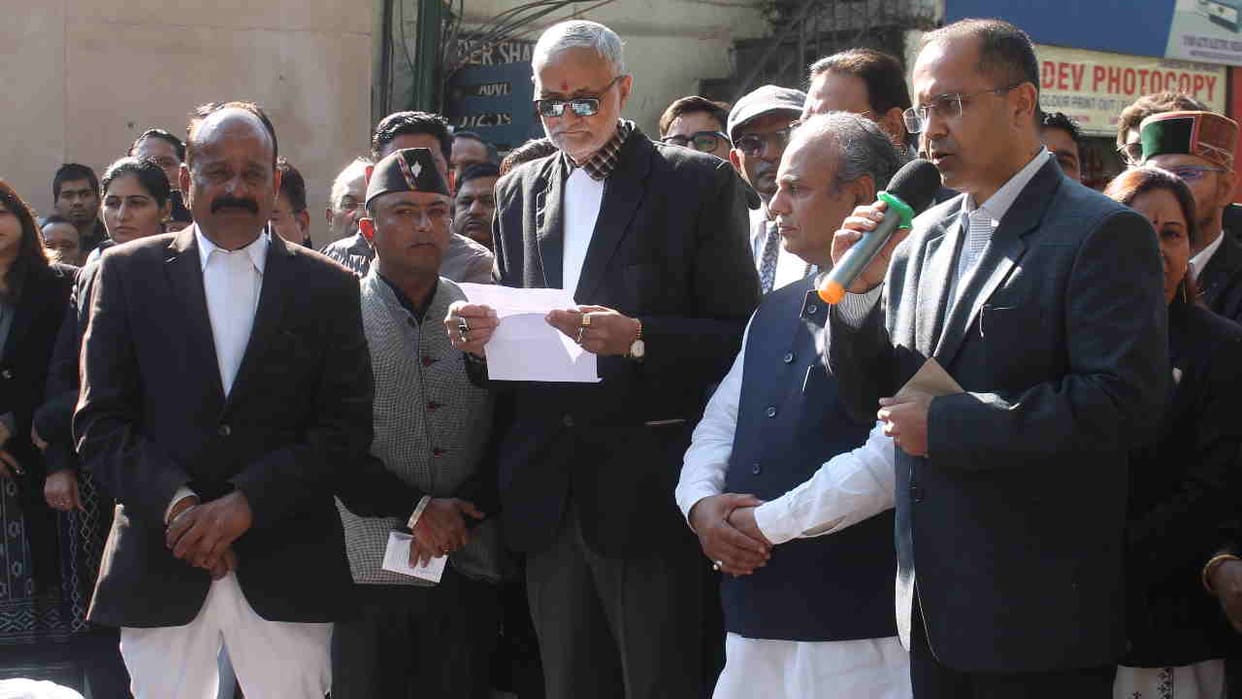 Dehradun News: Bar Association suspended strike Following a written assurance from government