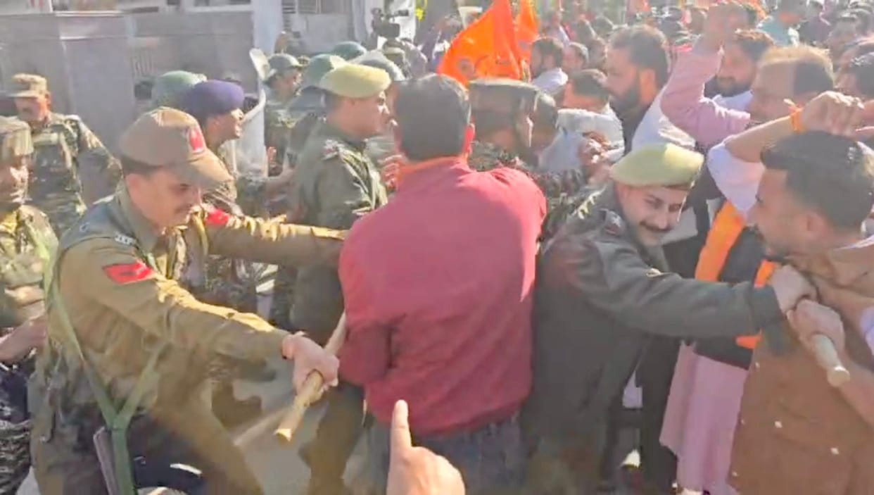 The Shrine Board office was surrounded, and there was scuffle with the police and sloganeering.
