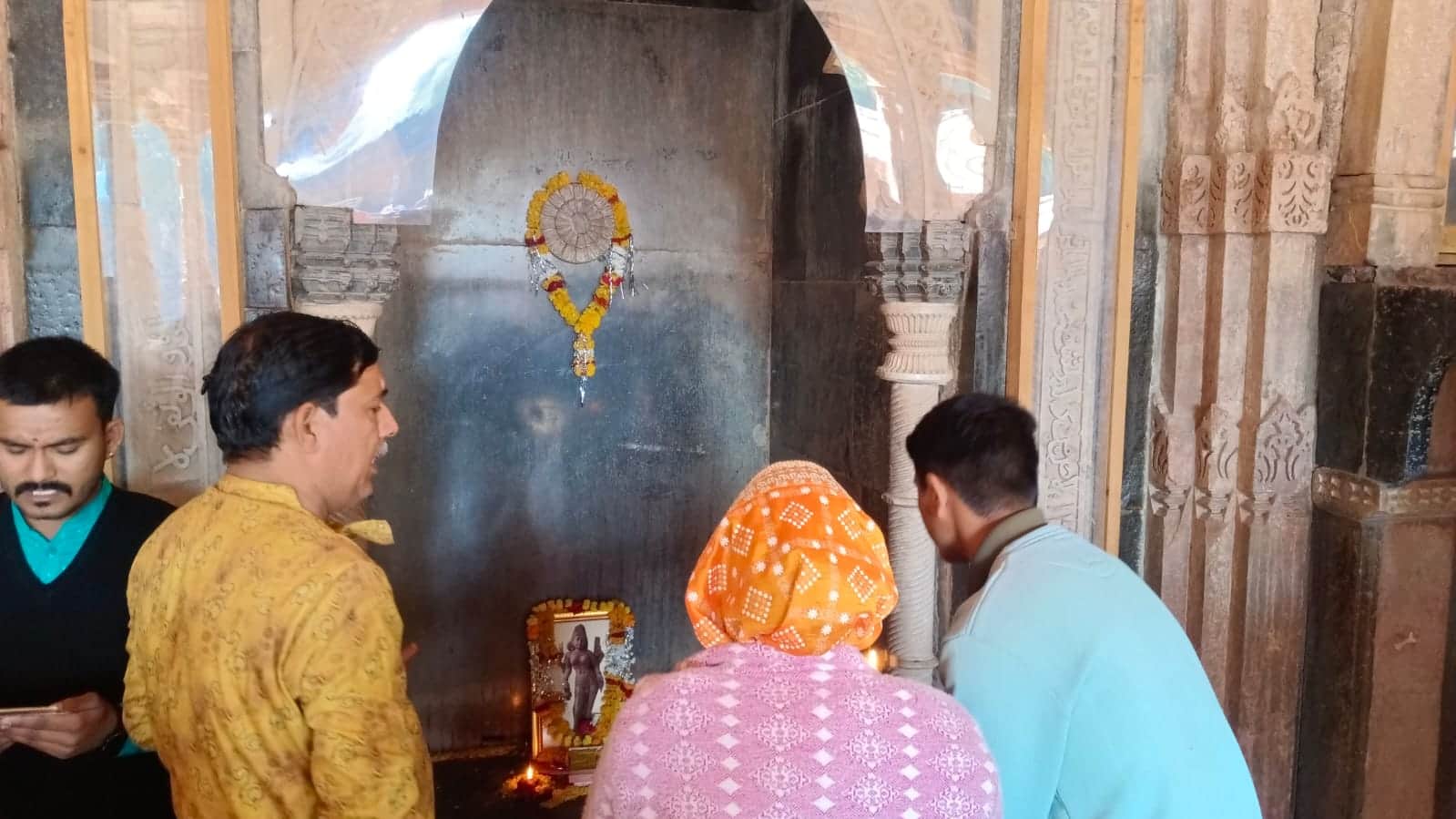 Dhar Bhojshala: Hindu community found an oil painting of Goddess Vagdevi in the sanctum sanctorum