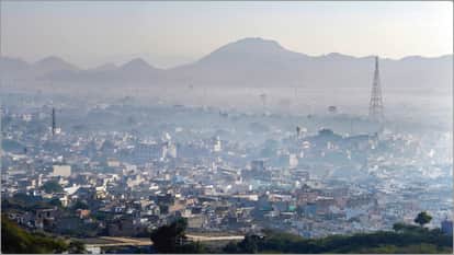 कोहरे की चादर से में लिपटी अजमेर की सुबह।