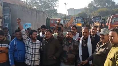 Cleaning workers disrupted sanitation in Agra