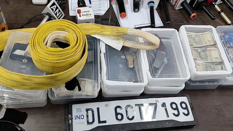 Two criminals wearing burqa had uprooted ATM Full criminals involved in Case caught in moradabad