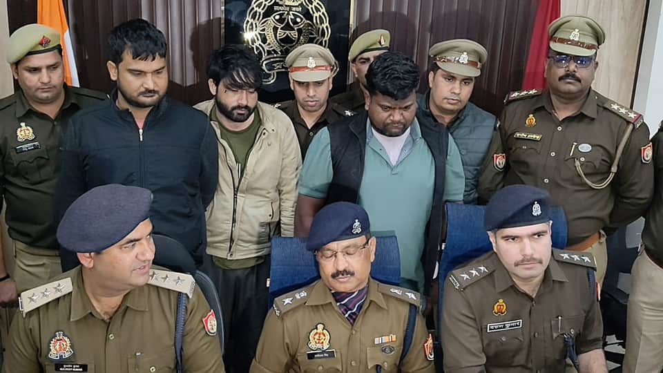 Two criminals wearing burqa had uprooted ATM Full criminals involved in Case caught in moradabad