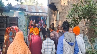 फंदे से लटका मिला नवविवाहिता का शव