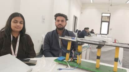कार्तिक अपने प्रोजेक्ट के साथ