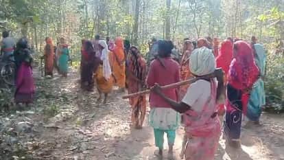 Villagers and forest department officials clash over tree felling villagers stop the work forcing the laborer