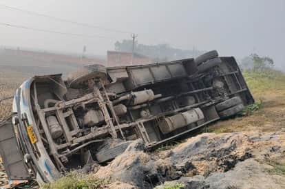 Road accident occurred on Saharsa-Madhepura main road, many people were injured when a passenger bus overturne