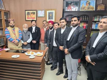 Sangharsh Samiti prepares to shut down Jammu, seeks support from Bar Association