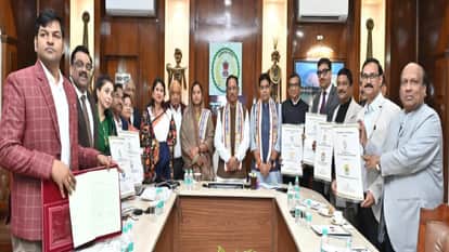 Chhattisgarh State Child Rights Protection Commission signs MoU with six universities for 'Rakshak Course'