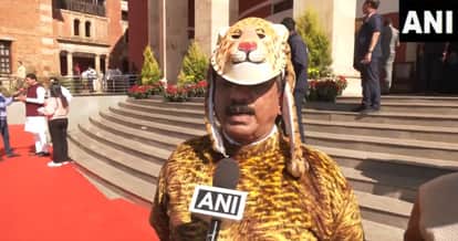 MLA found a unique way to protest, reached the assembly wearing leopard print clothes