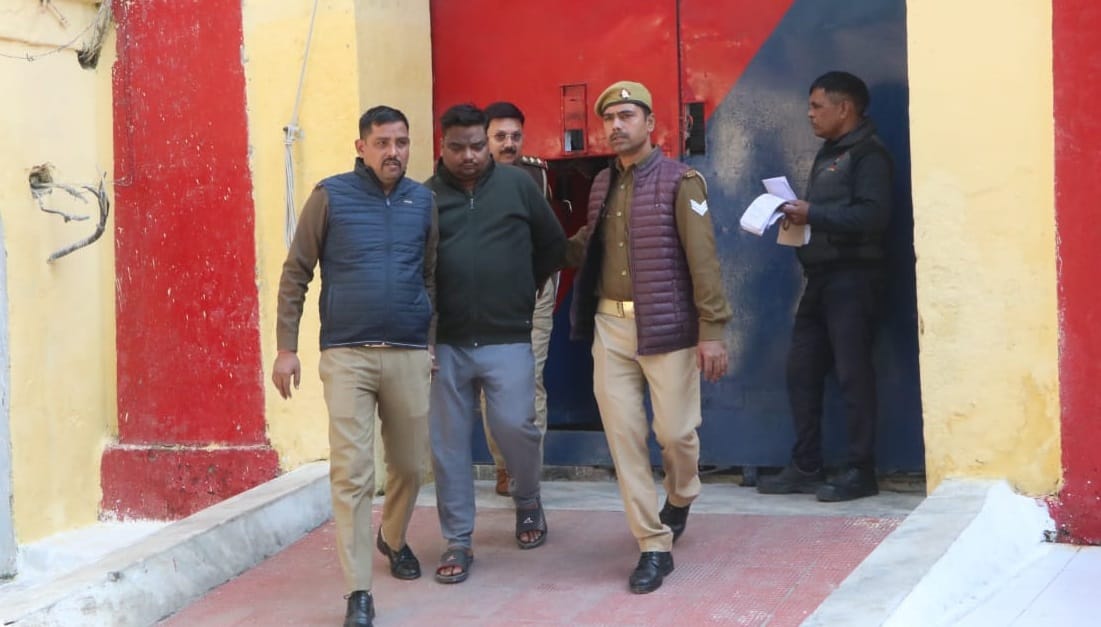 Kanpur: Two NRIs from the UAE filed a report against a fraudster