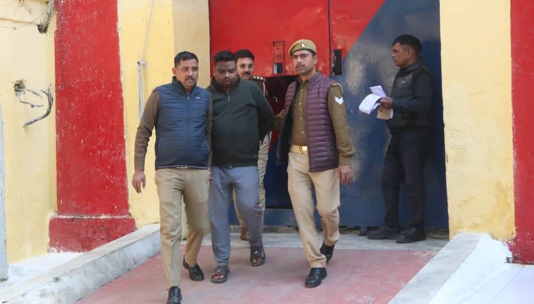 Kanpur Ravindranath Soni revealed secrets Rs 1.5 crore deal with Sonu Sood disclosed 33 accounts four partners