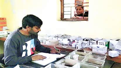 Peon and Staff Nurse Dispensing Medicines at Lawar PHC; No Pharmacist, No Lady Doctor for 3 Years