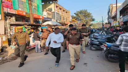 Dispute and firing erupts after vehicle collision in shah market in agra
