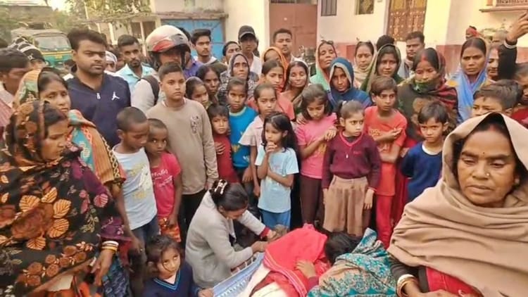 Bihar News: सड़क हादसे में हार्डवेयर दुकानदार की मौत, सड़क पार करने के दौरान मैजिक वैन ने कुचला