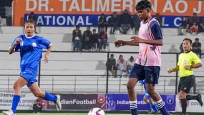 Varanasi Sports girl Anjali kept goal and took UP to final in national football competition played in Nagaland