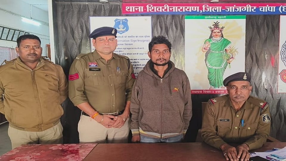 पुलिस की गिरफ्त में आरोपी