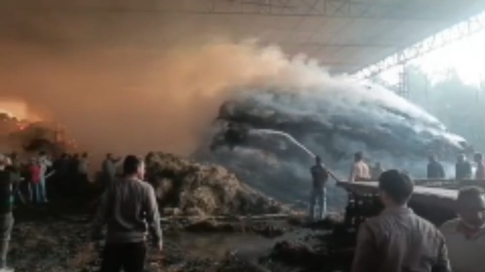 massive fire broke out at straw storage facility in Jagraon see video