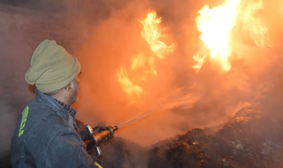 Fire Erupts in Rubber Sheet Factory After Power Line Stays Live; Multiple Blasts Reported in Agra